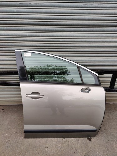 Peugeot 3008 driver front - front, door